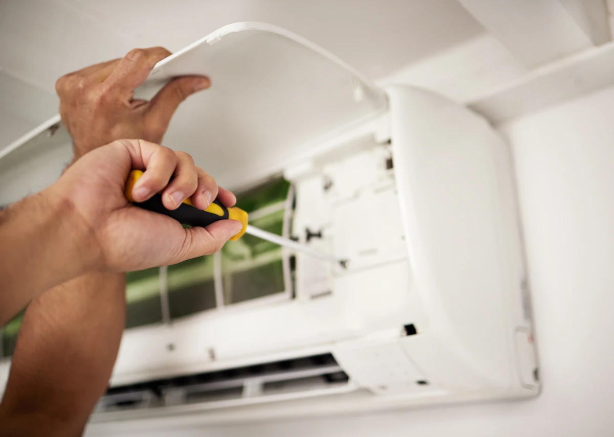 Entretien VMC : l'importance d'un bon maintien de votre ventilation mécanique contrôlée