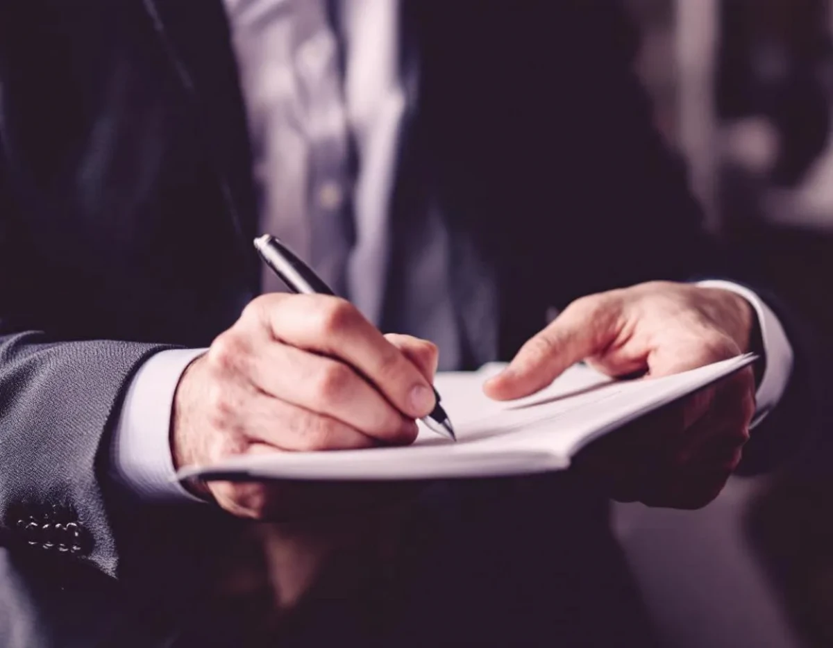 Contrats immobiliers : les clauses abusives à bannir pour une transaction en toute sécurité